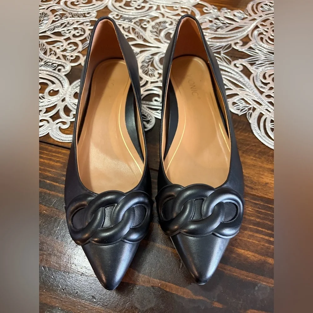 Vionic Black Pointed Toe Chain-Accent Flats
